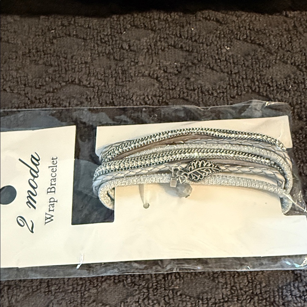 Moda Silver Wrap Bracelet - Picture 4 of 5